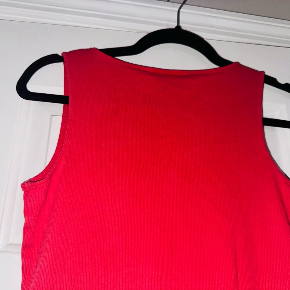 👑 MEDIUM LOFT Vibrant Red Tank Top by - Picture 8 of 10